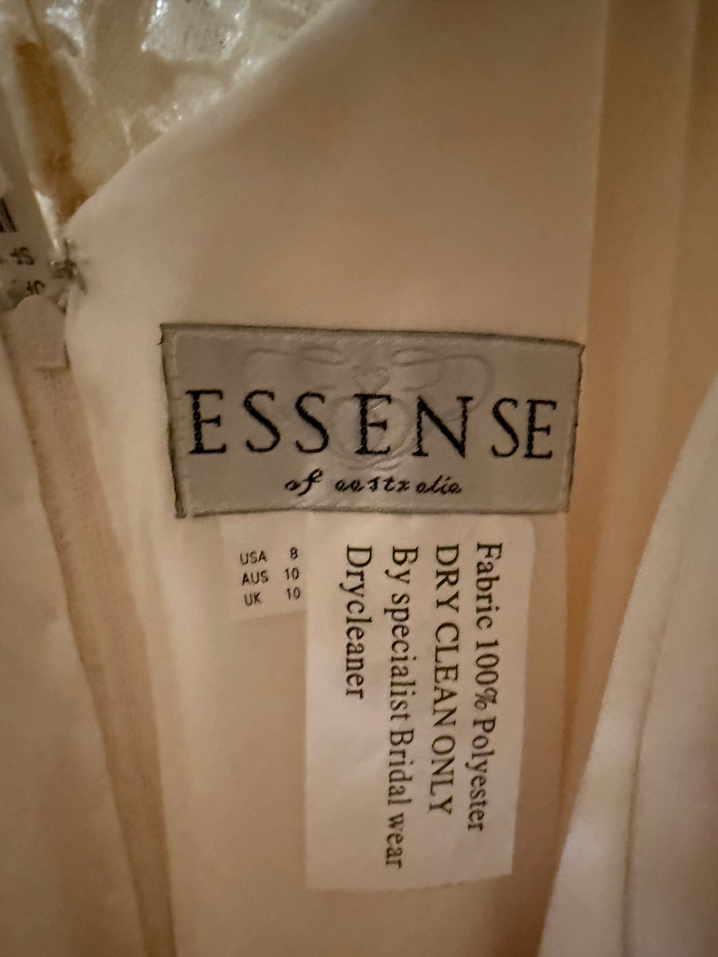 Essense of Australia Lace Tulle Embroidered Floral Mermaid Wedding Gown Ivory Size 8