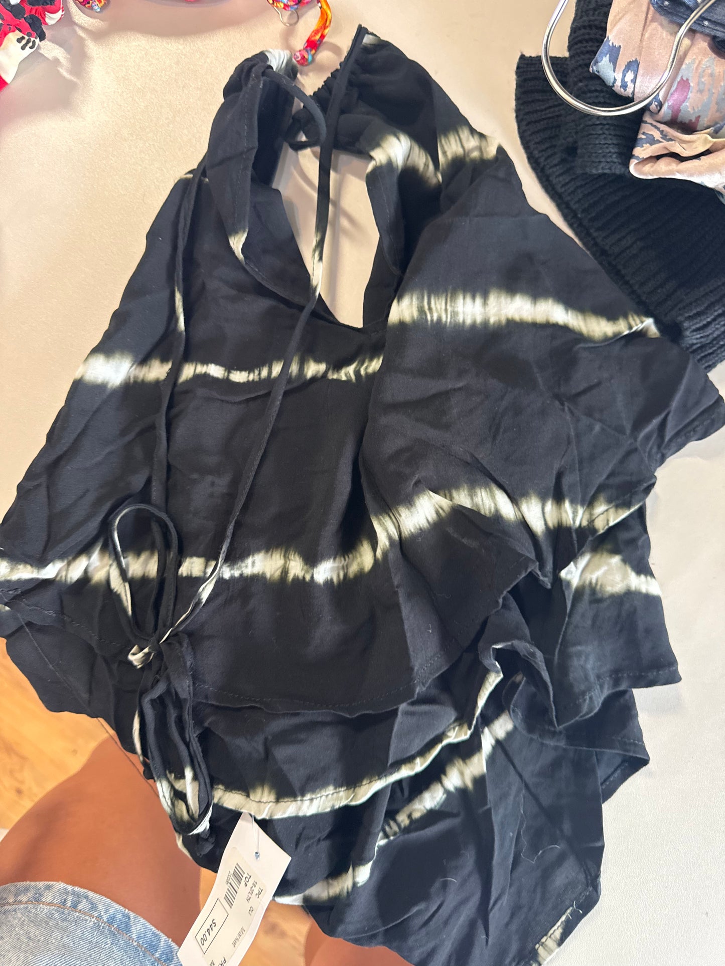 Market boutique black and white blouse