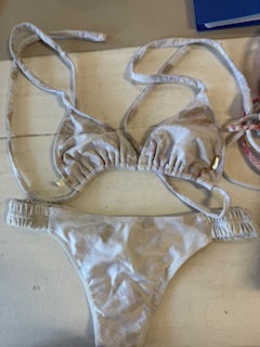 Indah bikini
