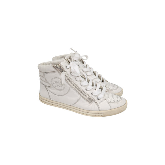 Chanel White Leather Interlocking CC Logo High Top Sneakers