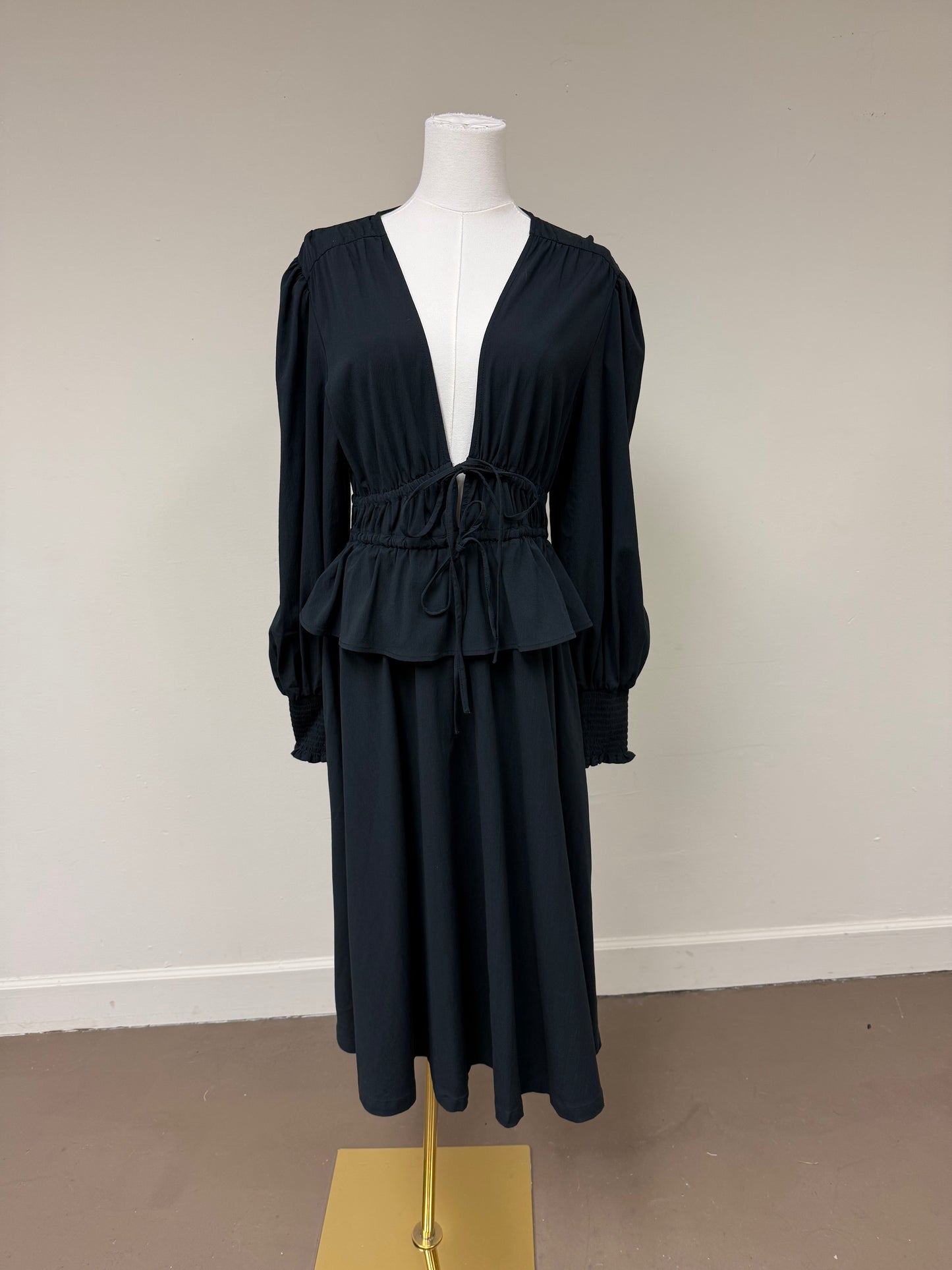 WeWoreWhat Plunging V Neck Long Sleeve Peasant Midi Dress Black Size L
