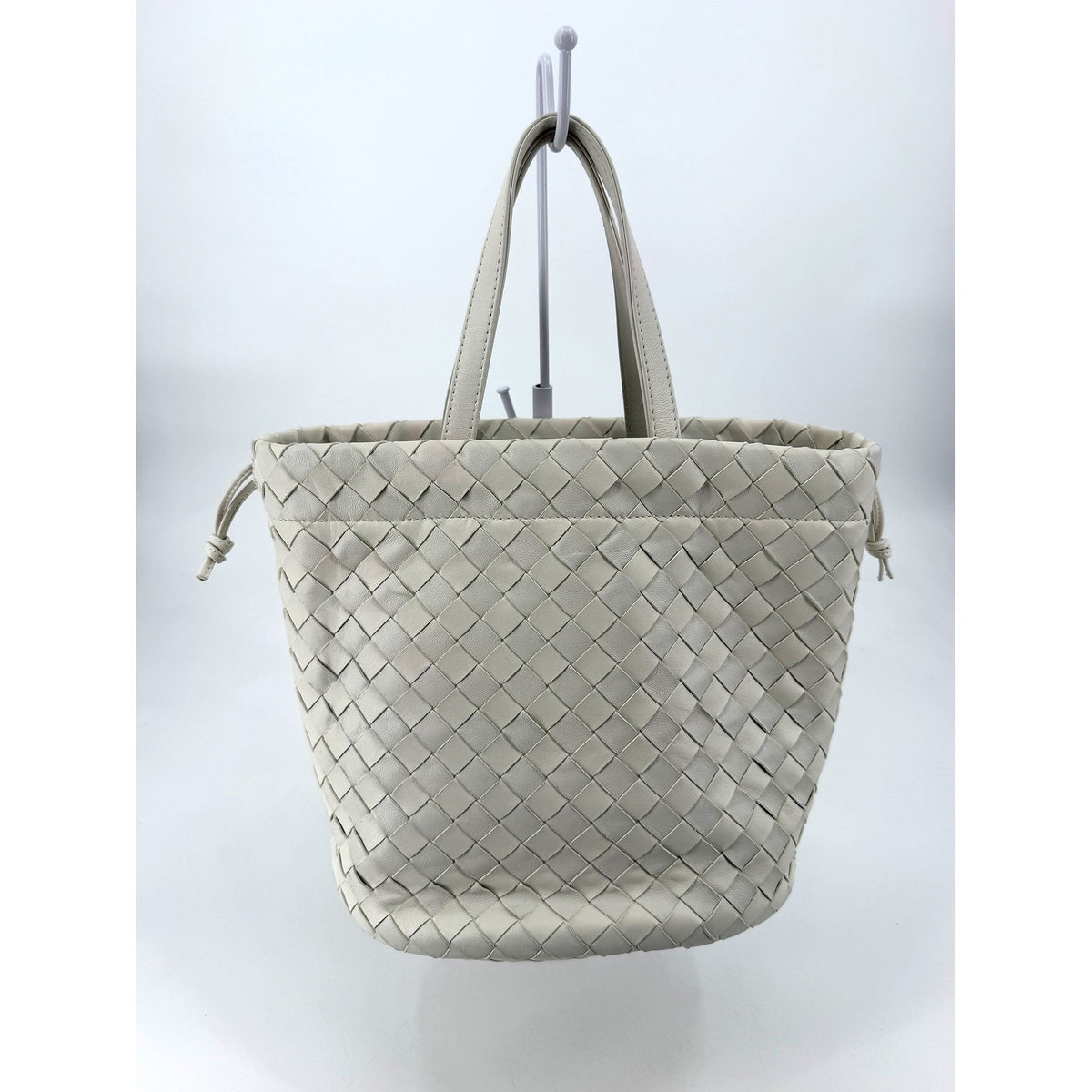 Bottega Veneta Intrecciato Small Bucket Bag White Leather Drawstring Strap