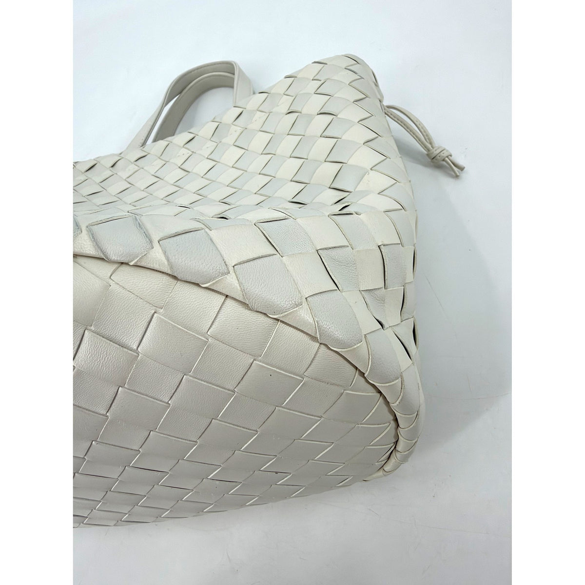Bottega Veneta Intrecciato Small Bucket Bag White Leather Drawstring Strap