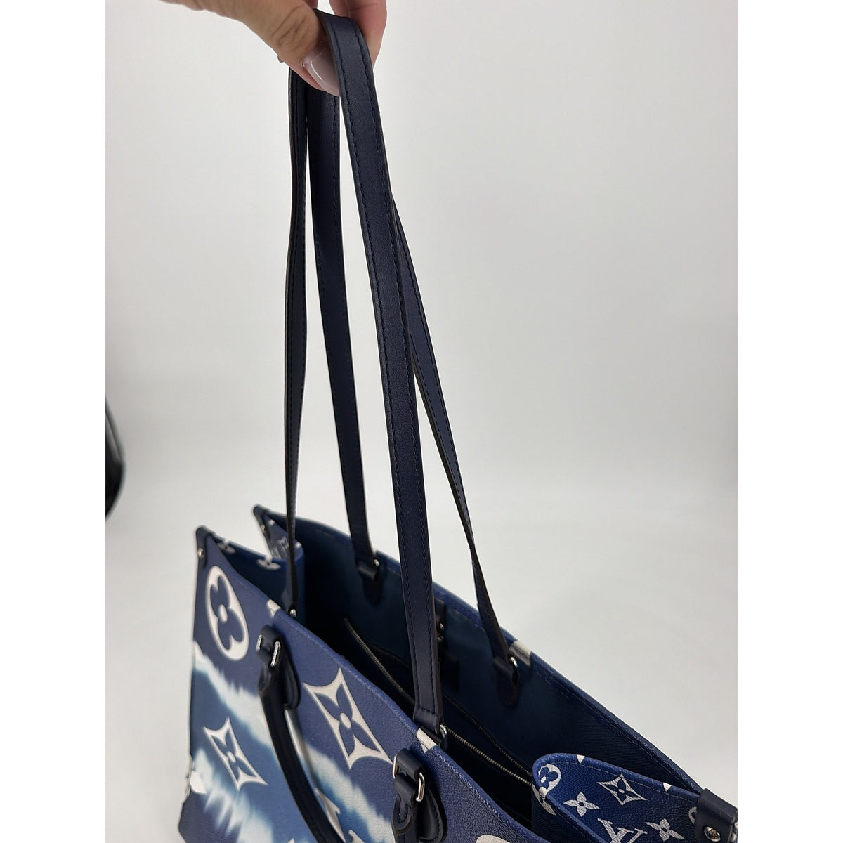 Louis Vuitton Escale OnTheGo GM Blue Tie Dye Giant Monogram Tote Bag M45120