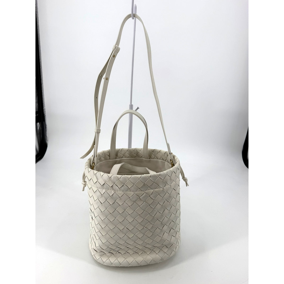 Bottega Veneta Intrecciato Small Bucket Bag White Leather Drawstring Strap