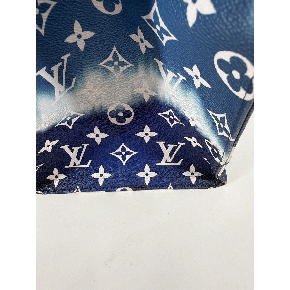 Louis Vuitton Escale OnTheGo GM Blue Tie Dye Giant Monogram Tote Bag M45120