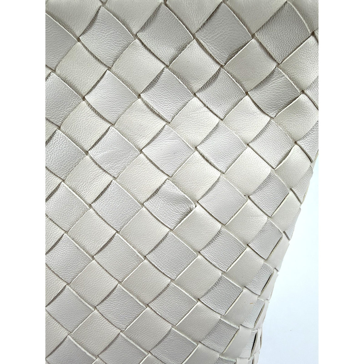 Bottega Veneta Intrecciato Small Bucket Bag White Leather Drawstring Strap