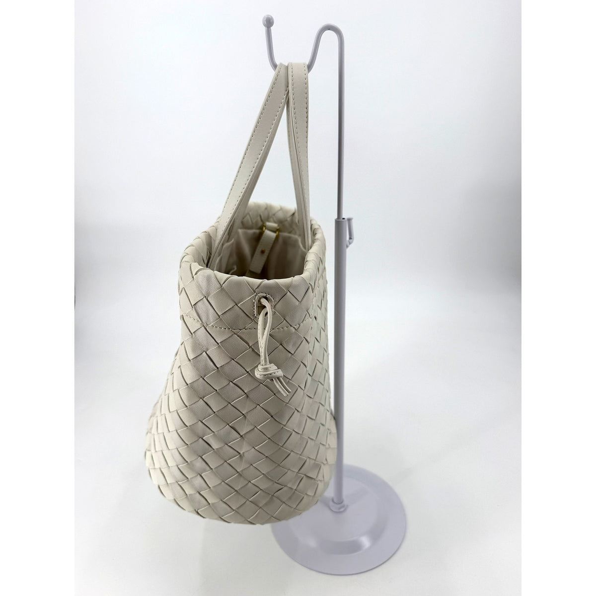Bottega Veneta Intrecciato Small Bucket Bag White Leather Drawstring Strap