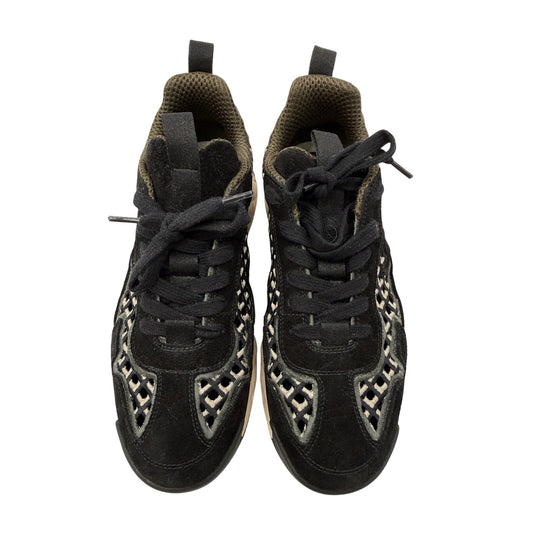 Channel Interlocking CC Logo G37126 Trail Trainer Sneakers