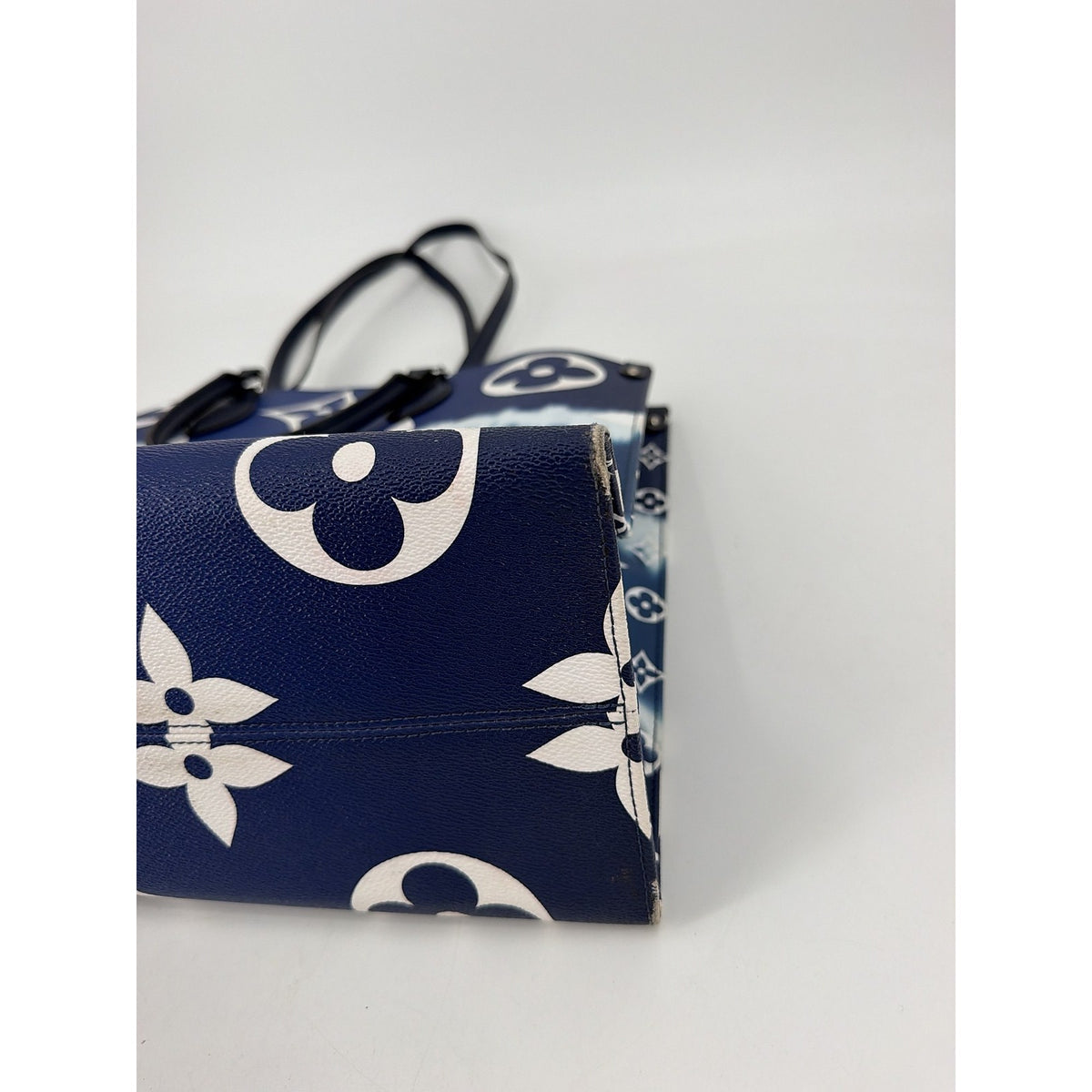 Louis Vuitton Escale OnTheGo GM Blue Tie Dye Giant Monogram Tote Bag M45120