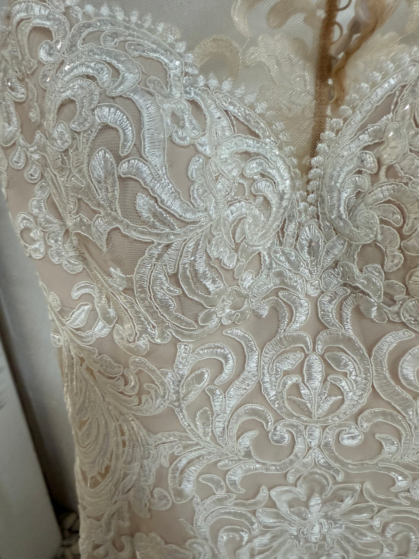Essense of Australia Lace Tulle Embroidered Floral Mermaid Wedding Gown Ivory Size 8