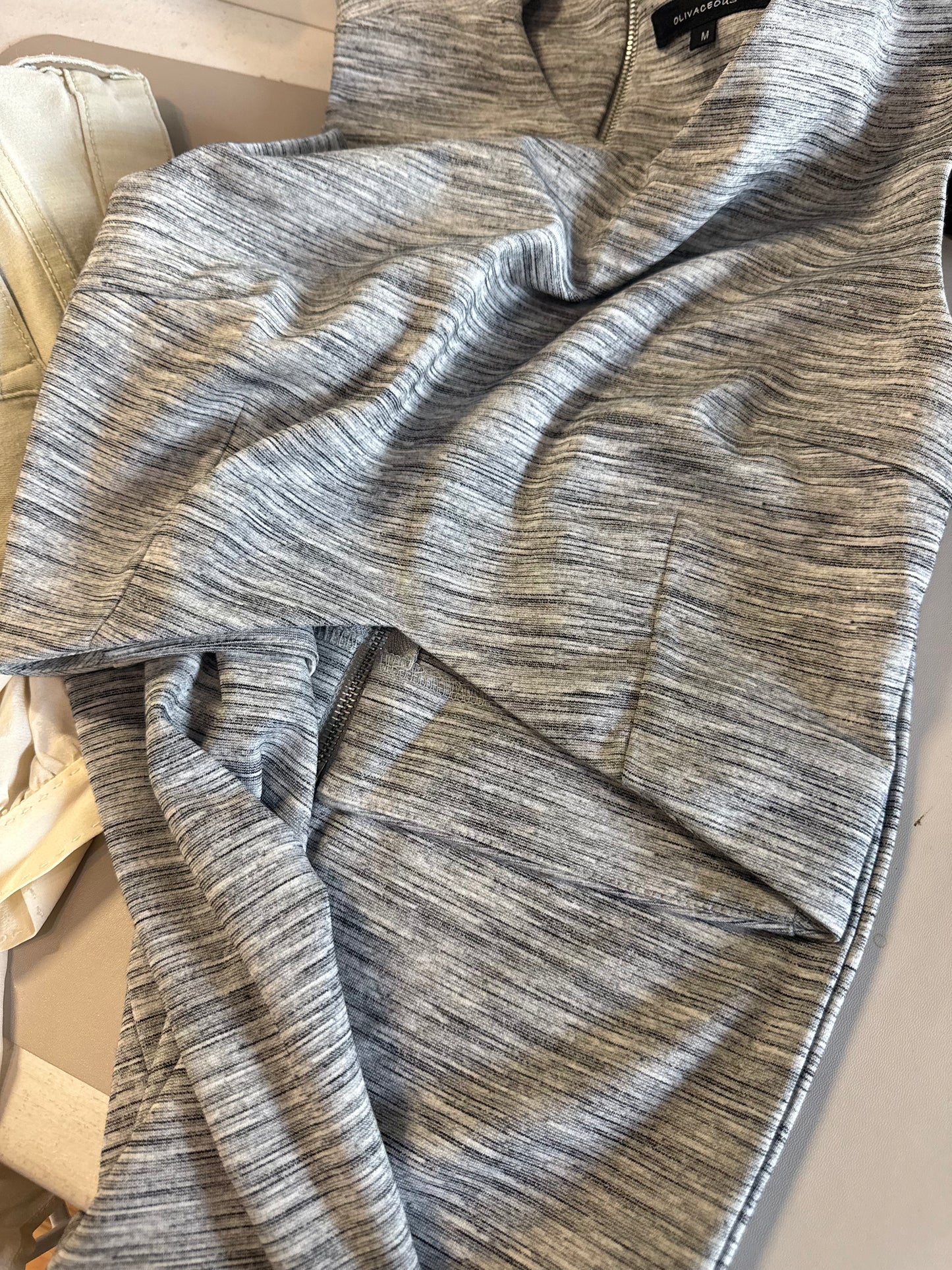 Grey skirt and top olivaceous set