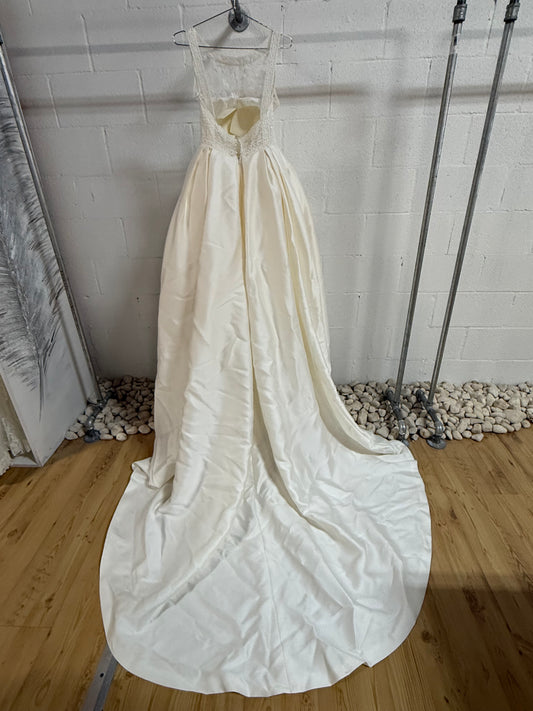 Rosa Clará Dream Lace Sleeveless Bodice Wedding Gown White