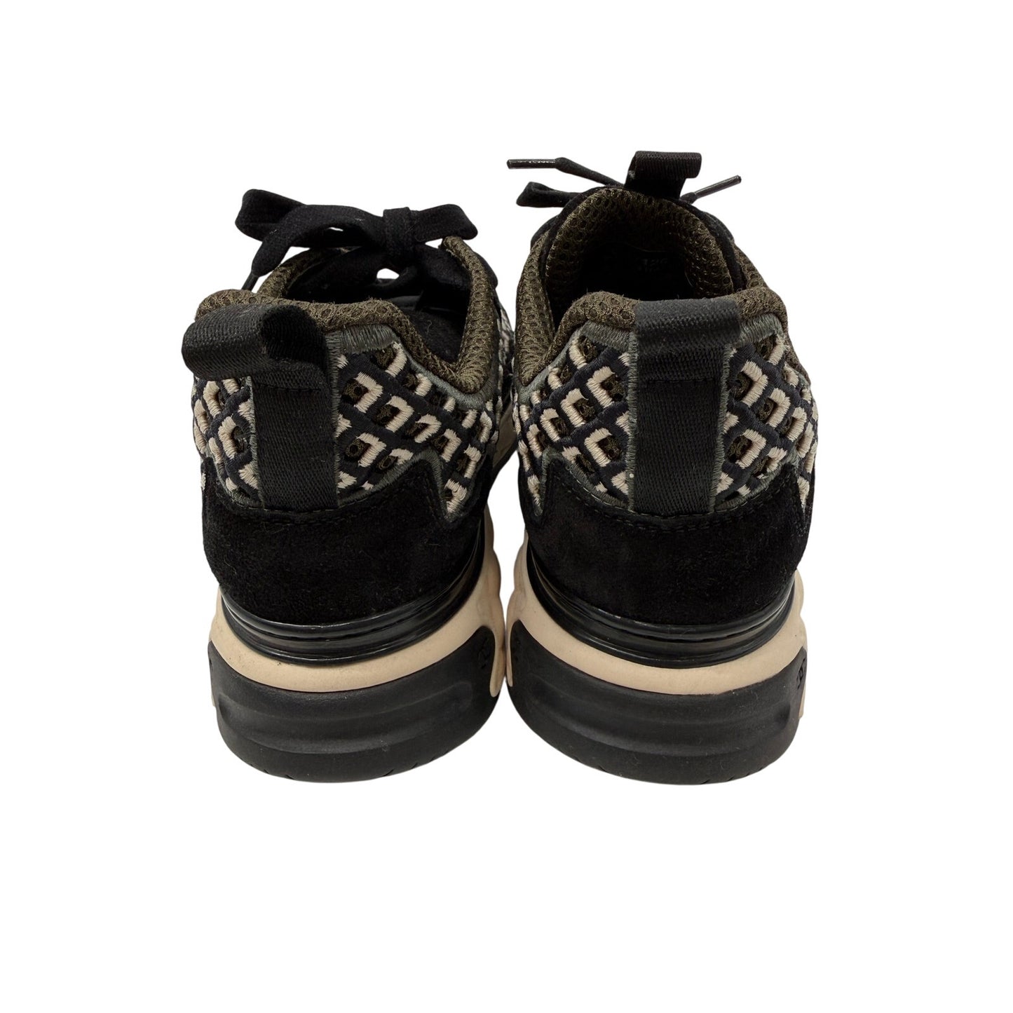 Chanel Interlocking CC Logo G37126 Trail Trainer Sneakers