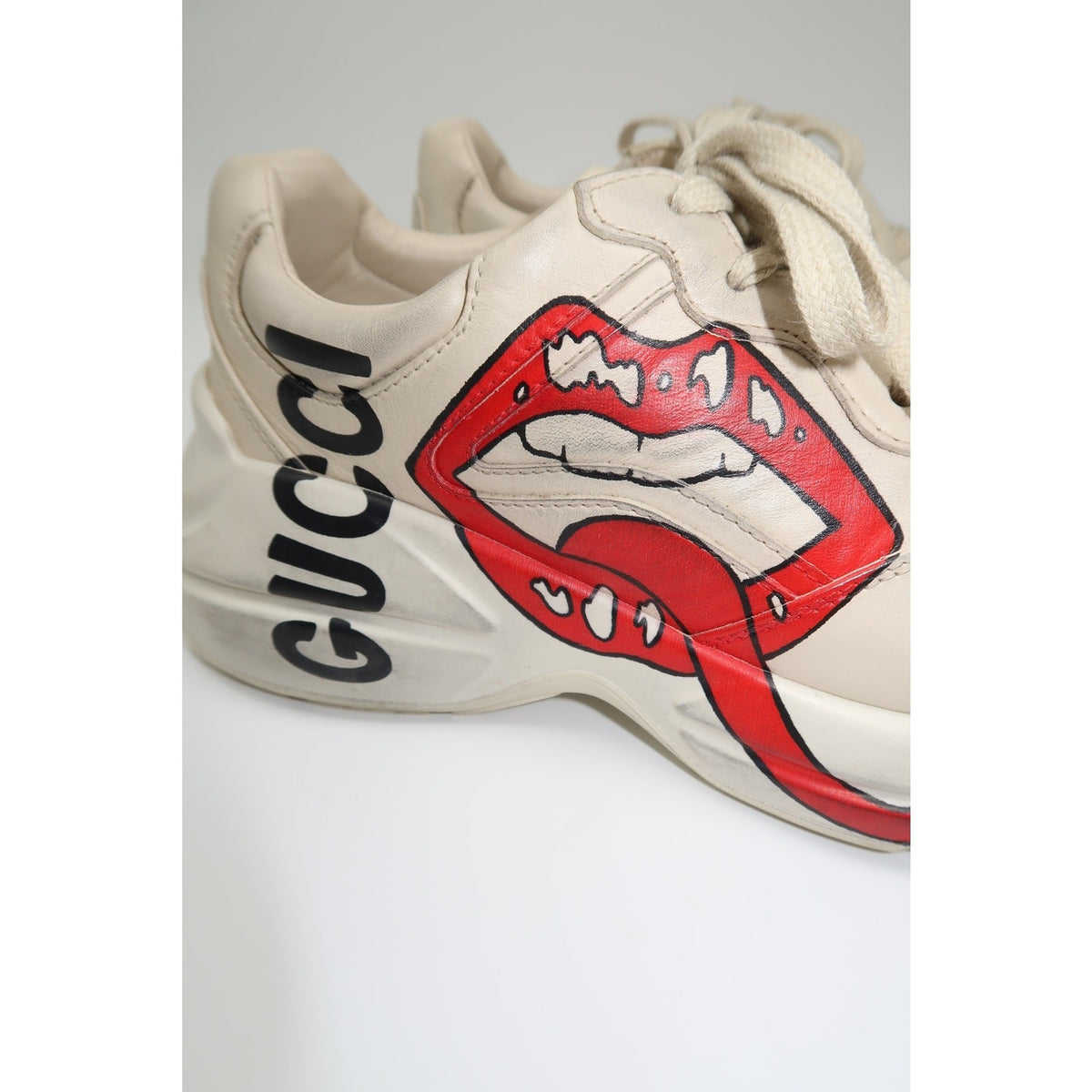 Gucci Rhyton Ivory Leather Mouth Print Lace-Up Low-Top Sneakers