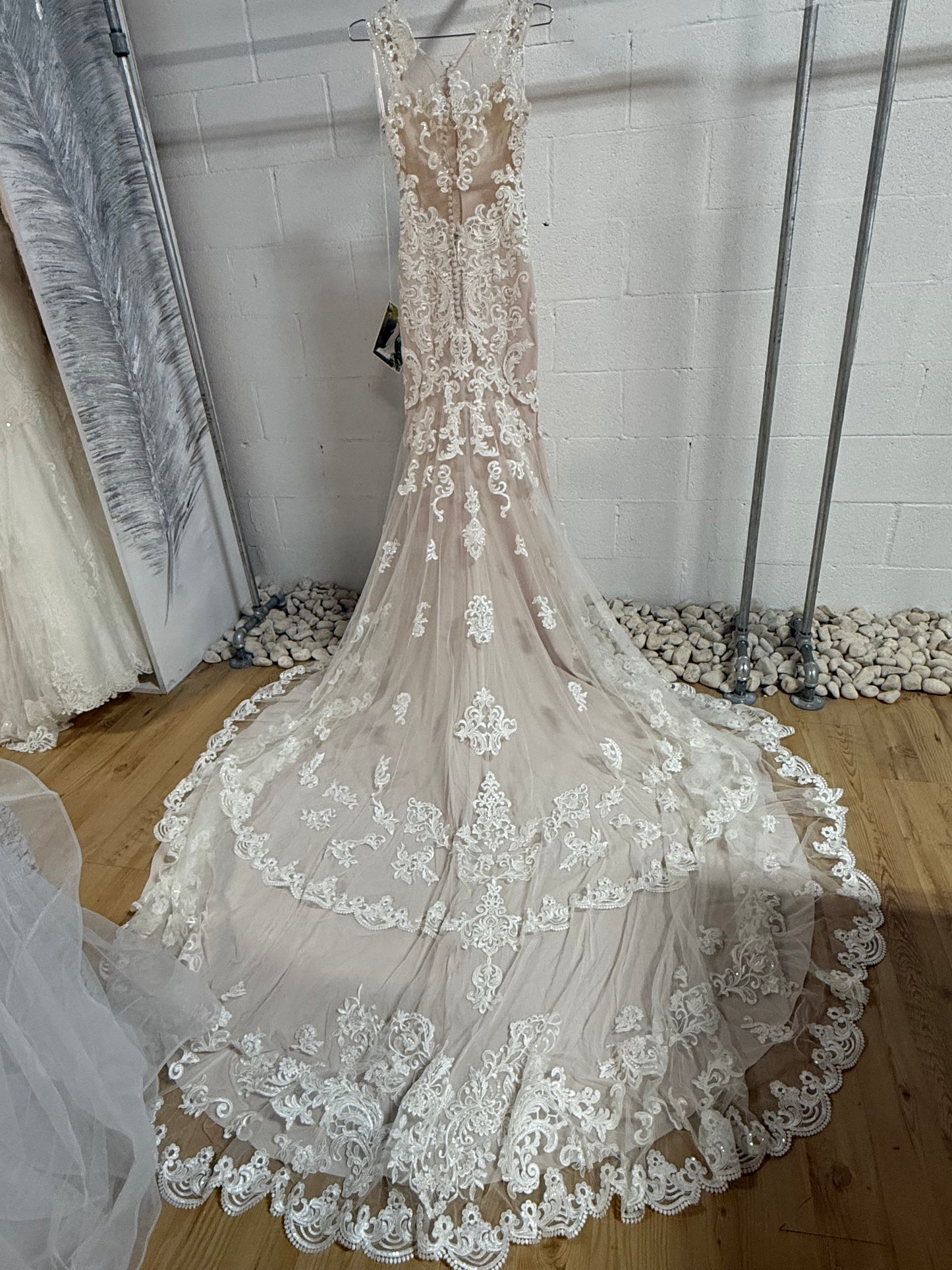 Essense of Australia Lace Tulle Embroidered Floral Mermaid Wedding Gown Ivory Size 8