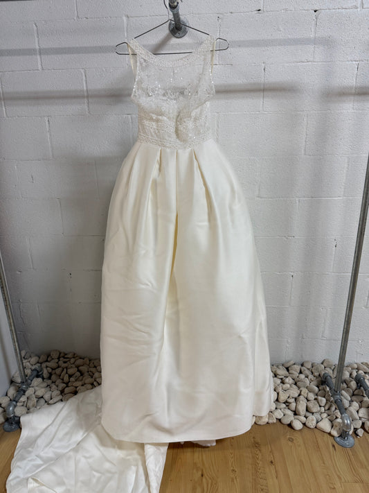 Rosa Clará Dream Lace Sleeveless Bodice Wedding Gown White