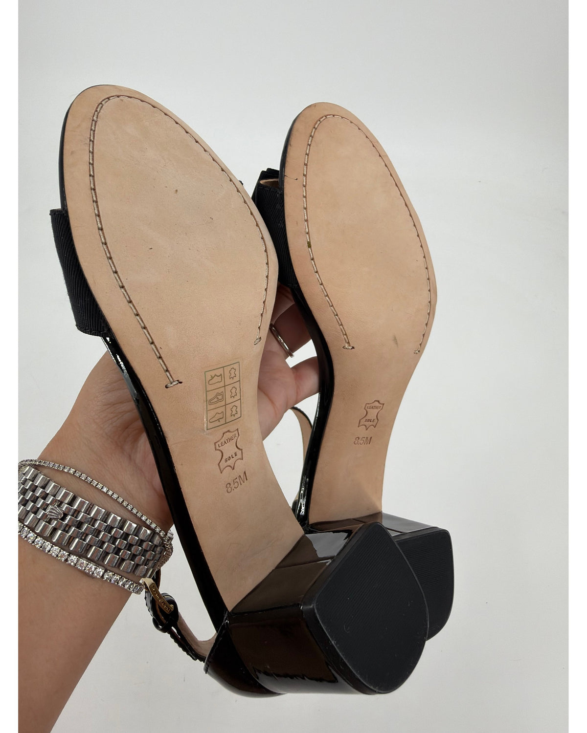 Tory Burch Black Patent Leather Bow Ankle Strap Sandals Block Heel Gold Logo Size 8.5
