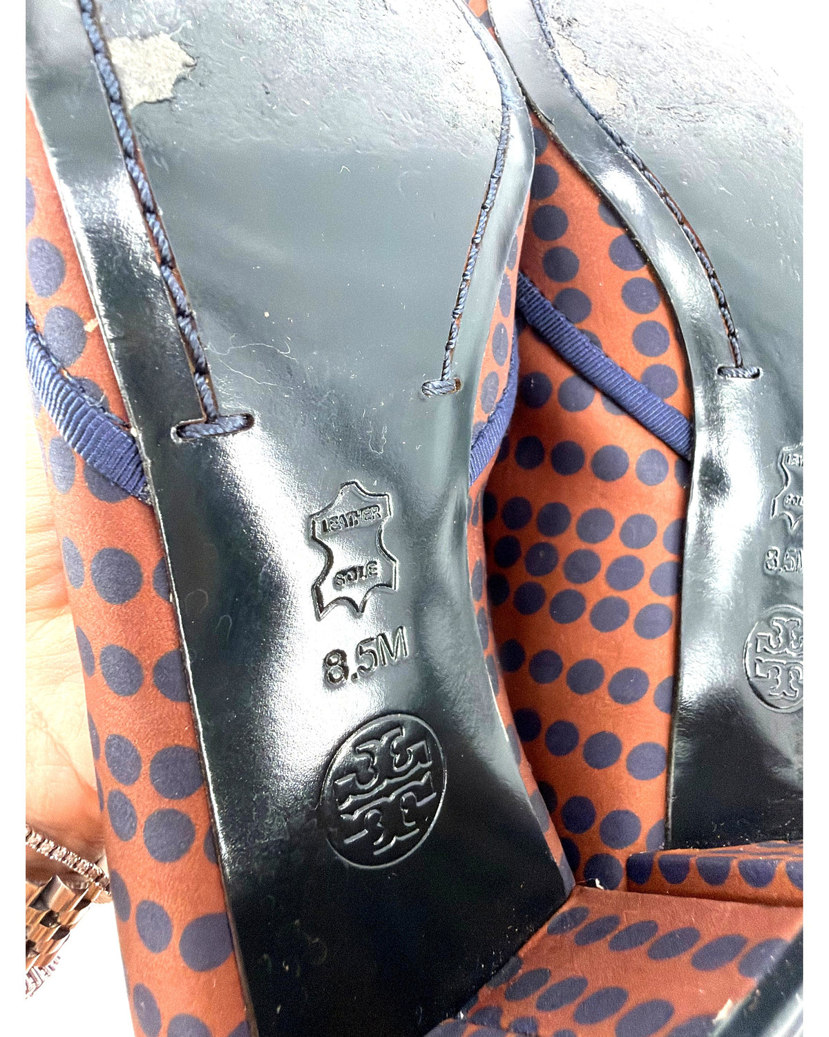 Tory Burch Rust Navy Polka Dot Bow Block Heel Pumps Gold Logo Toe Women's Size 8.5