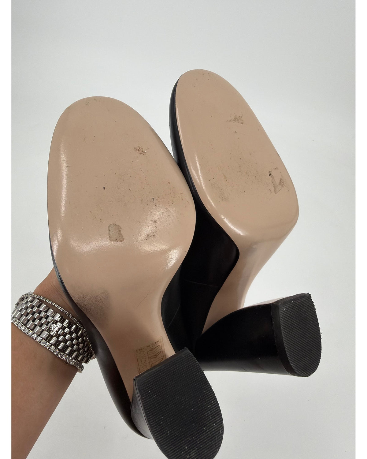 Gucci Willow Black Leather Pearl GG Scalloped Block Heel Pumps Size 38 Made in Italy