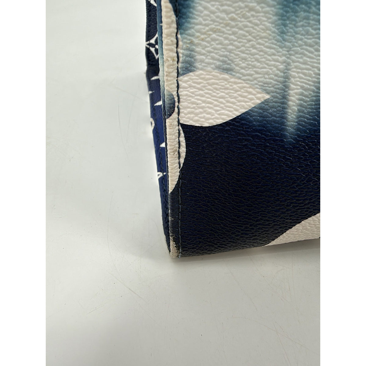 Louis Vuitton Escale OnTheGo GM Blue Tie Dye Giant Monogram Tote Bag M45120