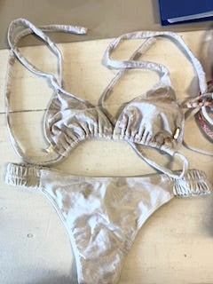 Indah bikini