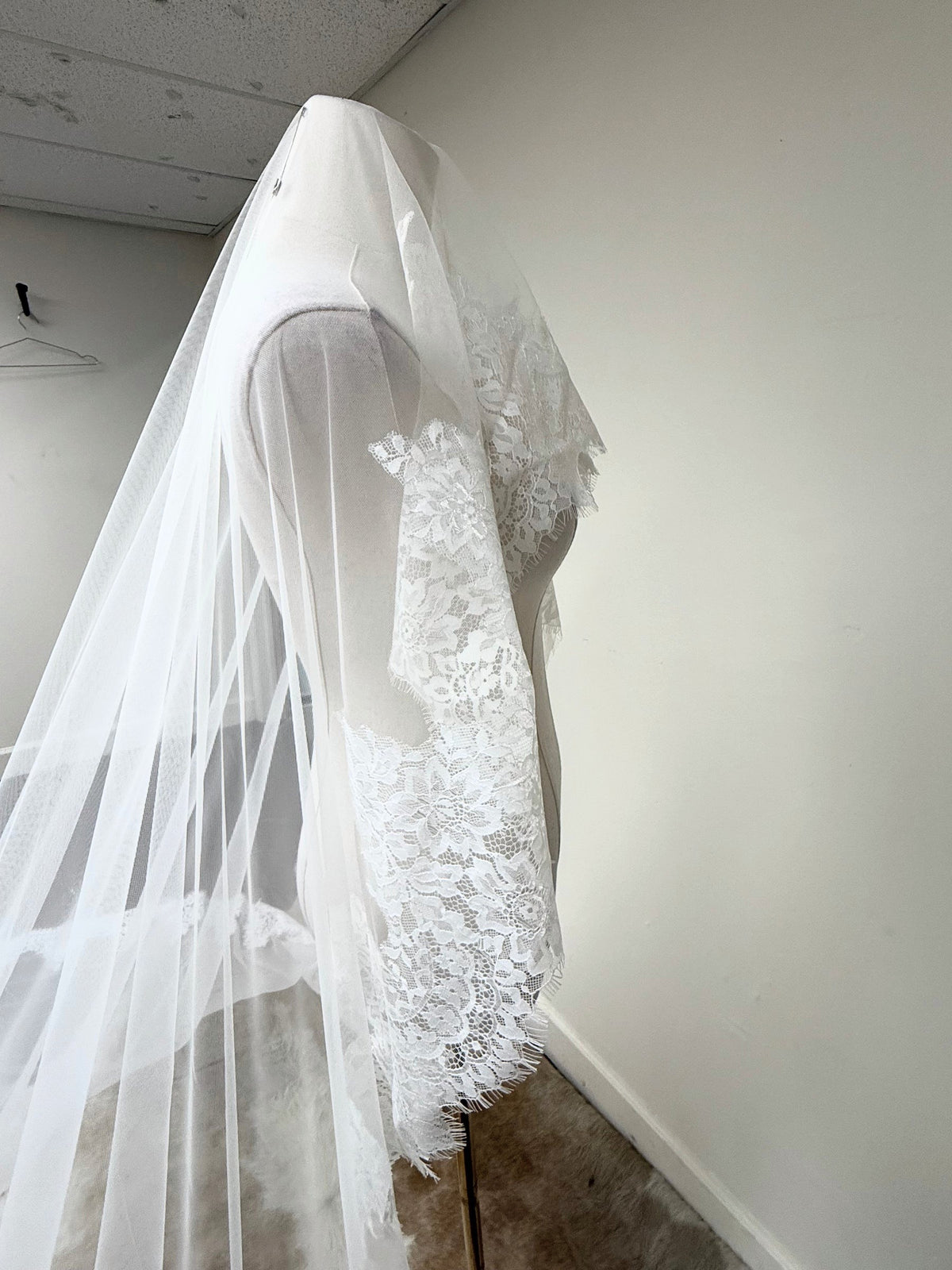 Rosa Clará Dream Lace Sleeveless Bodice Wedding Gown White
