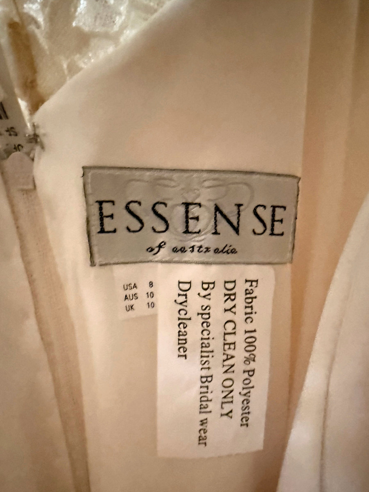 Essense of Australia Lace Tulle Embroidered Floral Mermaid Wedding Gown Ivory Size 8