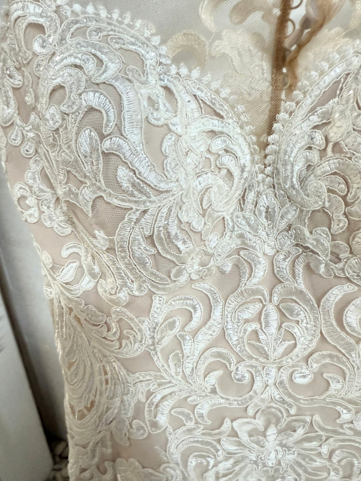 Essense of Australia Lace Tulle Embroidered Floral Mermaid Wedding Gown Ivory Size 8